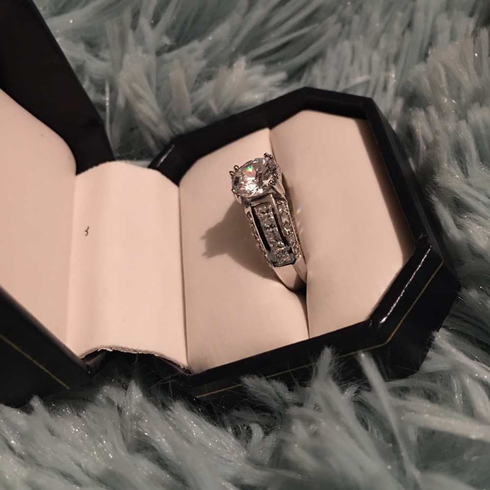 Ring - Picture 2 of 3